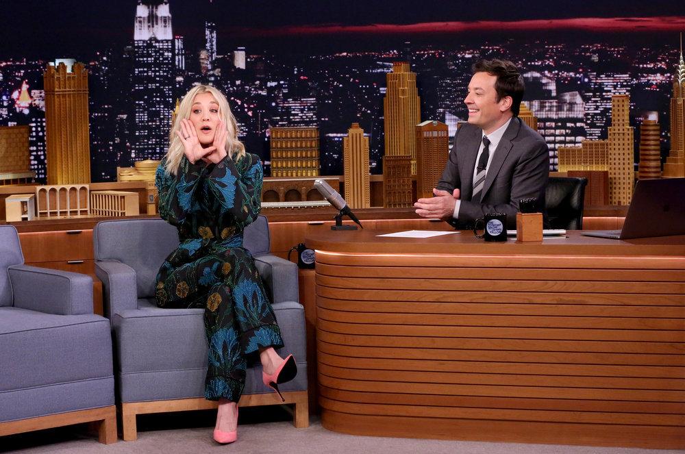 Kaley Cuoco sings The Big Bang Theory theme song on Jimmy Fallon.