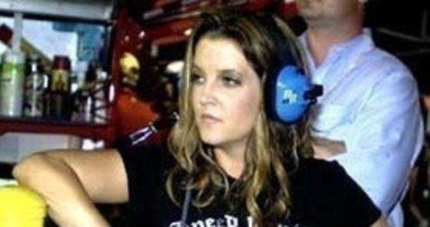 Lisa Marie Presley poses with headphones on.