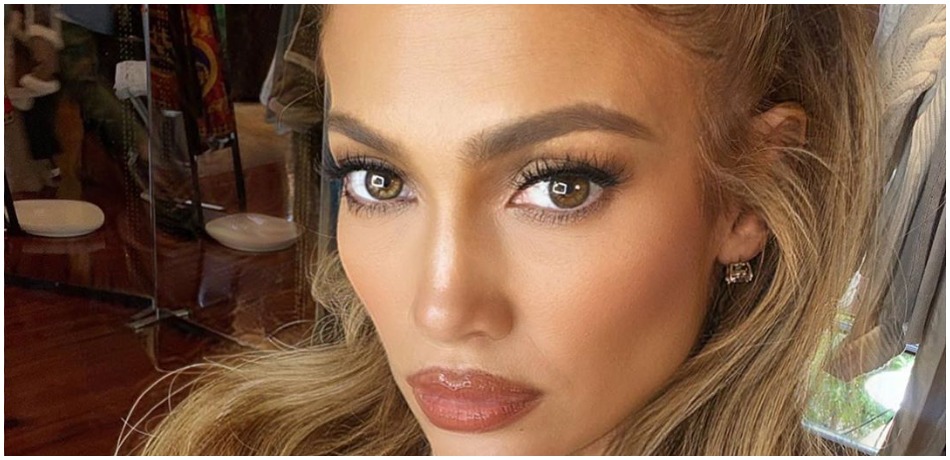 Jennifer Lopez takes a selfie.