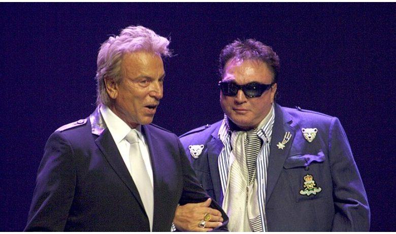 Siegfried and Roy on stage.