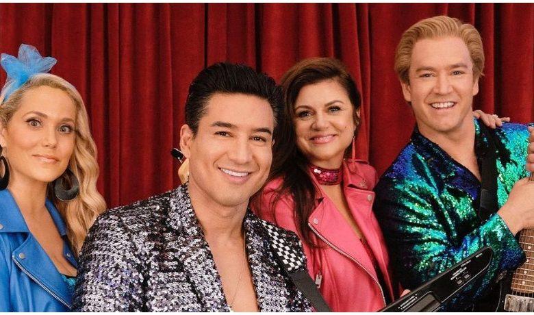 Saved By The Bell reboot cast photo.
