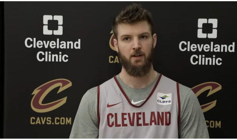 Cavs' forward Dean Wade at practice before his return to play