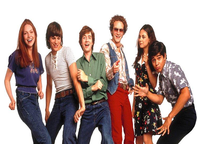 That 70's Show: Laura Prepon - Ashton Kutcher - Topher Grace - Danny Masterson - Mila Kunis- Wilmer Valderrama