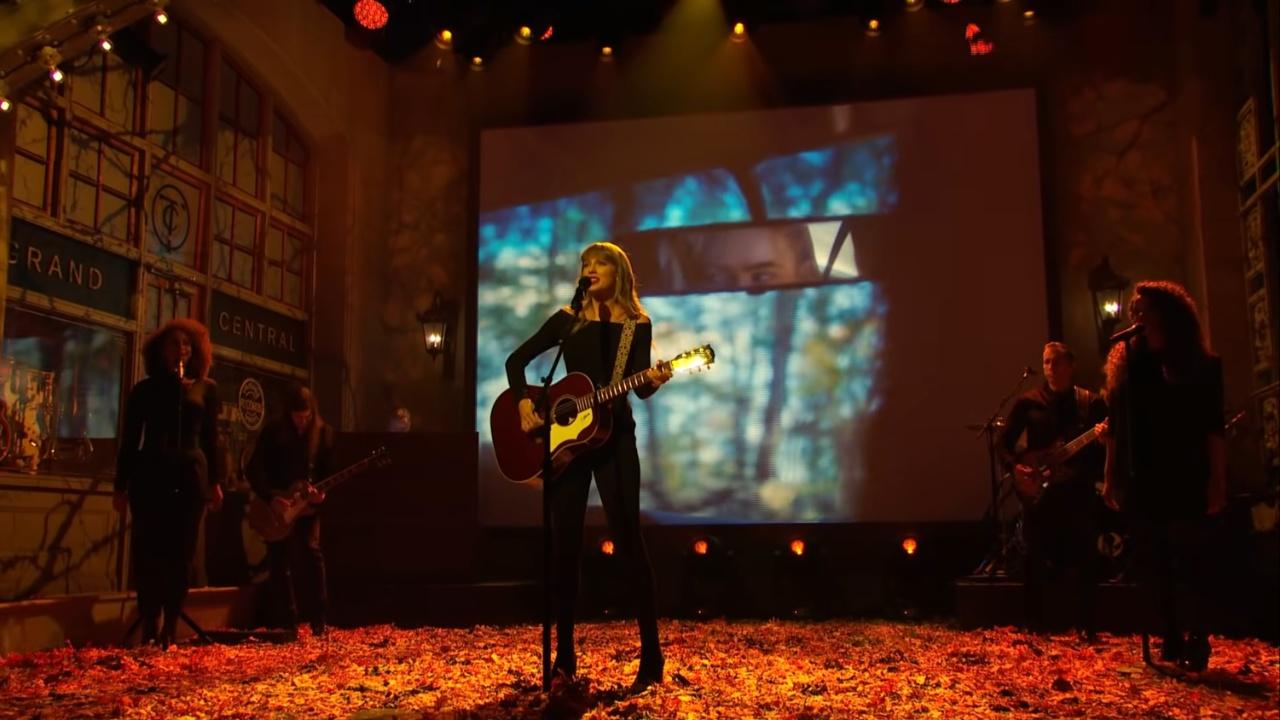 taylor swift singing on snl