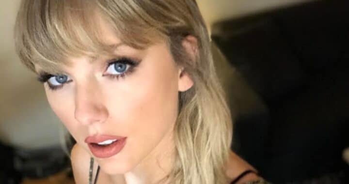 Taylor Swift selfie