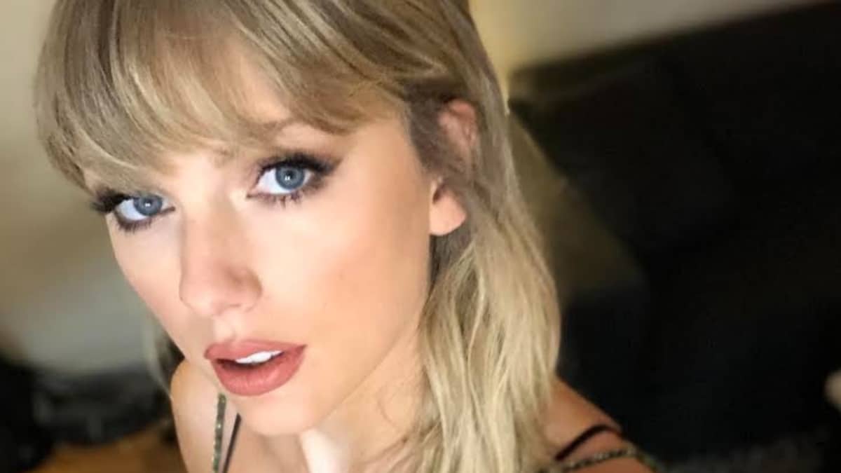 Taylor Swift selfie
