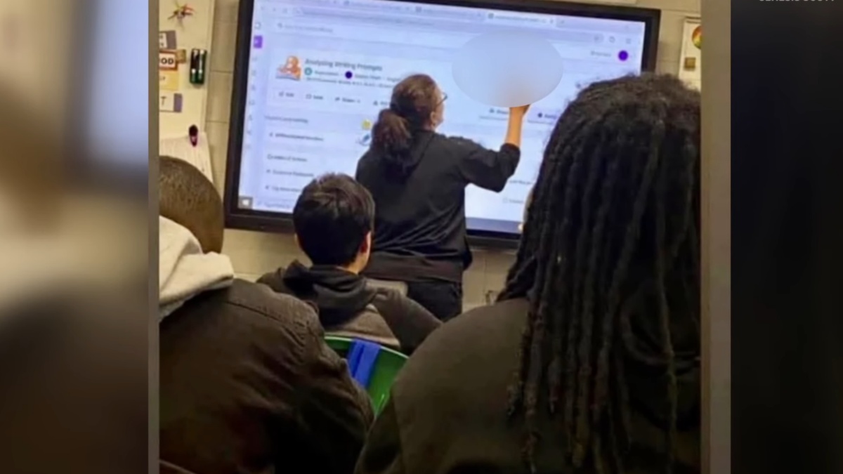 Georgia teacher writes n-word on projector