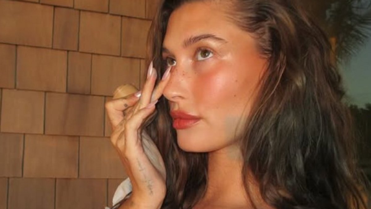 Hailey Bieber