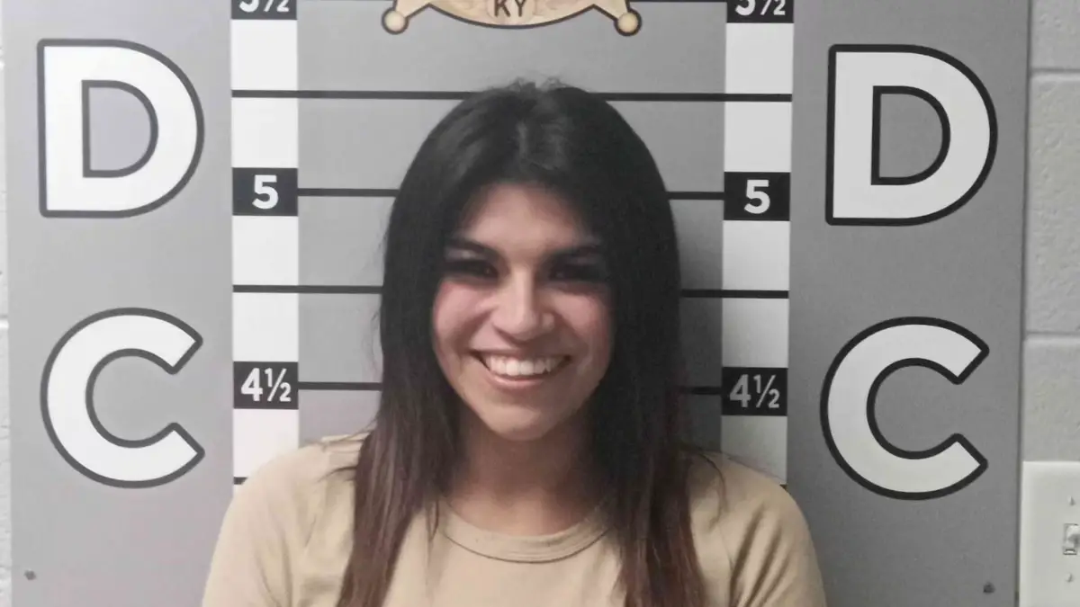 Kentucky woman glitter bombs car