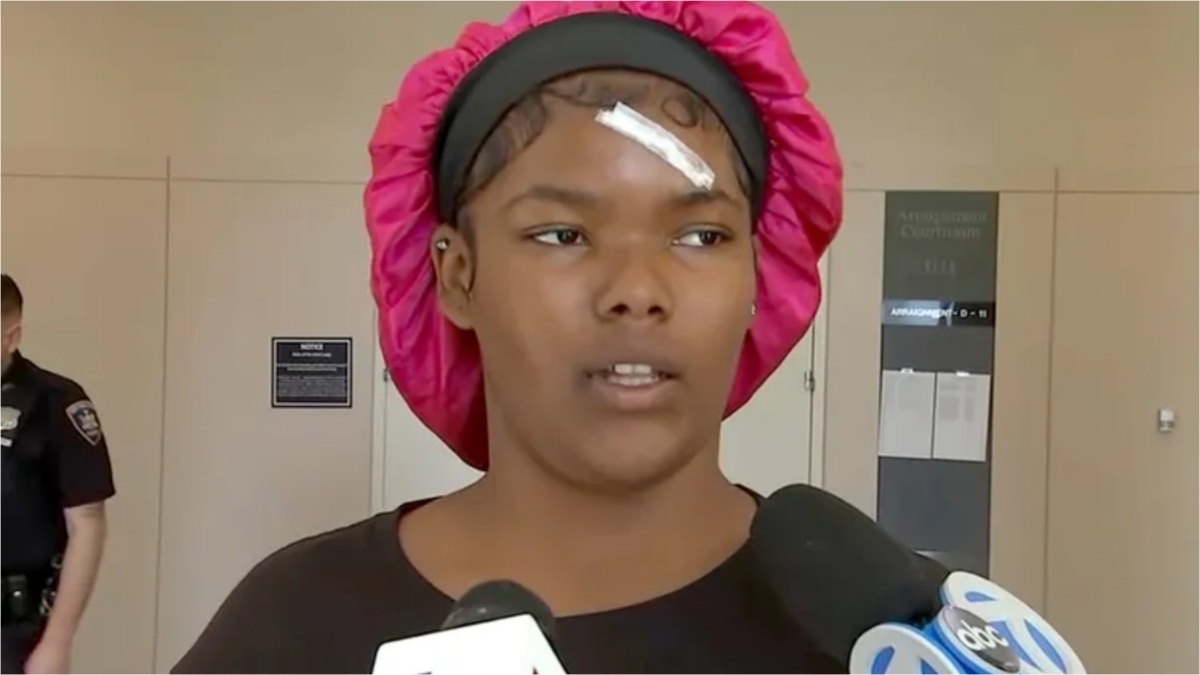 New York mother fights off teen daughter's bully