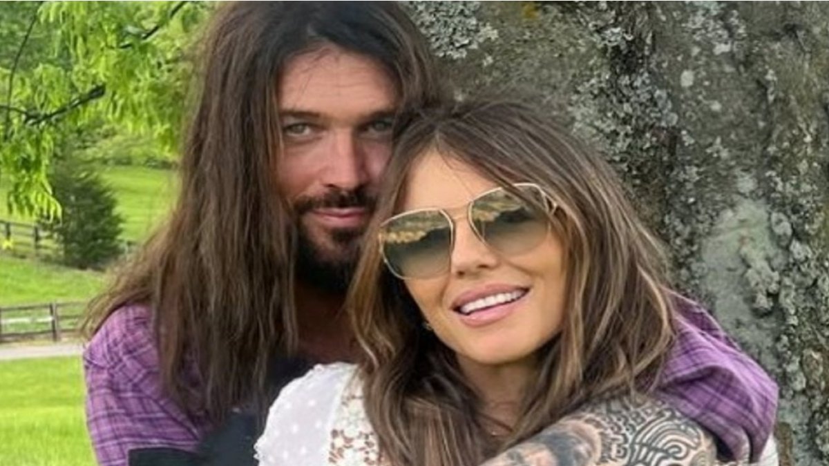 Billy Ray Cyrus- Elizabeth Hurley