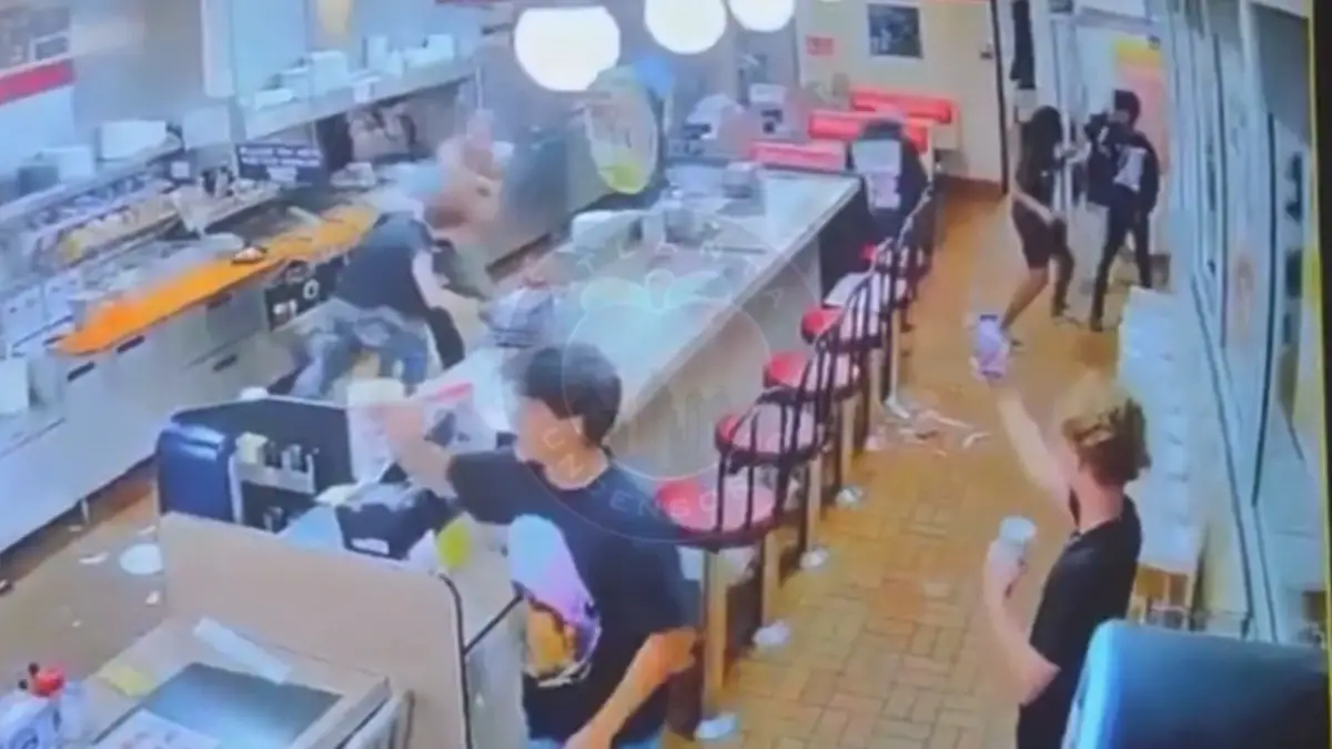 Georgia teens fight staff at Atlanta Waffle House