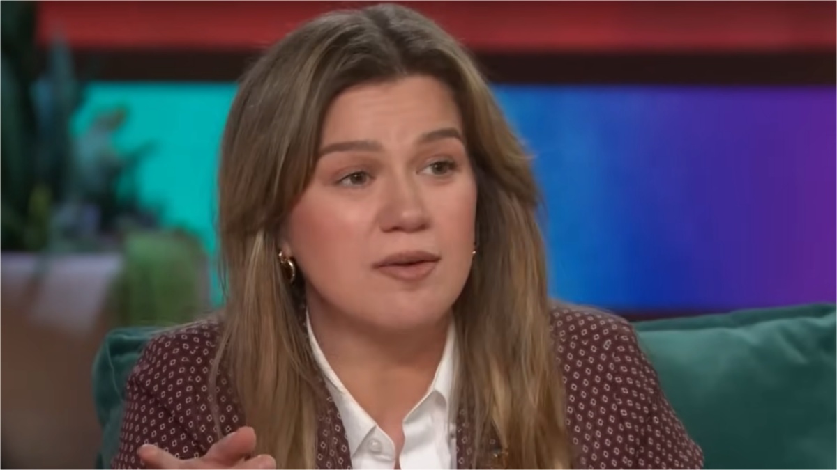 Kelly Clarkson on her talk show